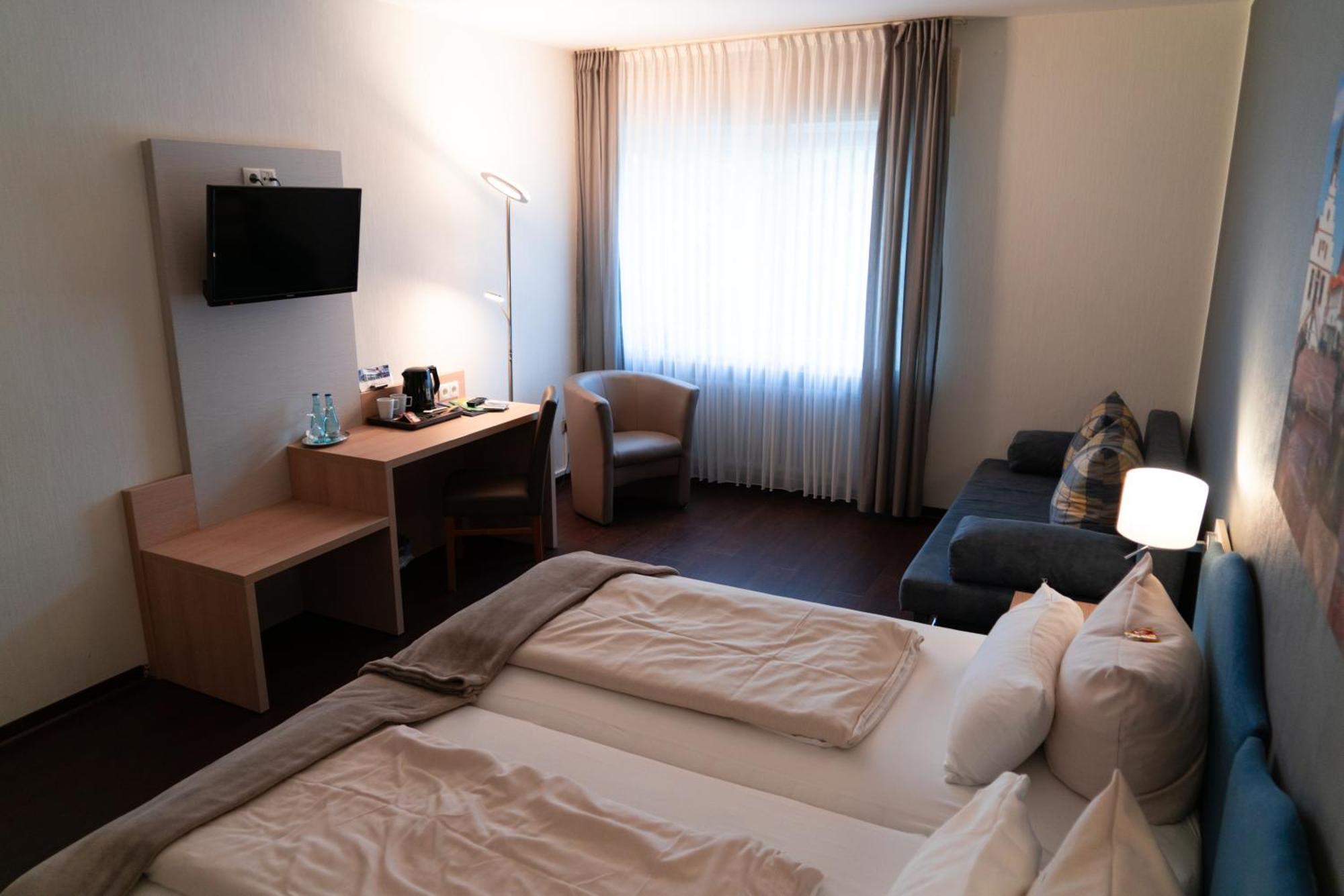 Hotel-Restaurant Kolpinghaus Линген Екстериор снимка