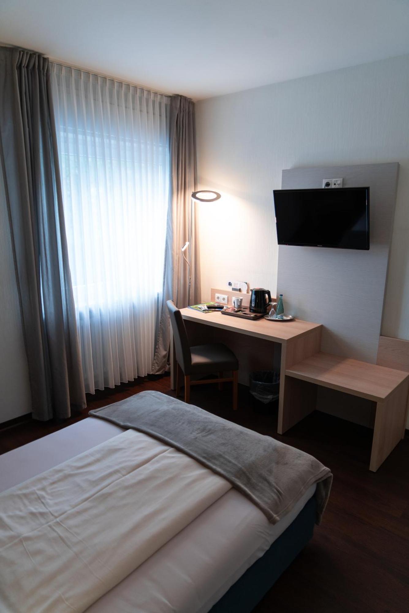 Hotel-Restaurant Kolpinghaus Линген Екстериор снимка