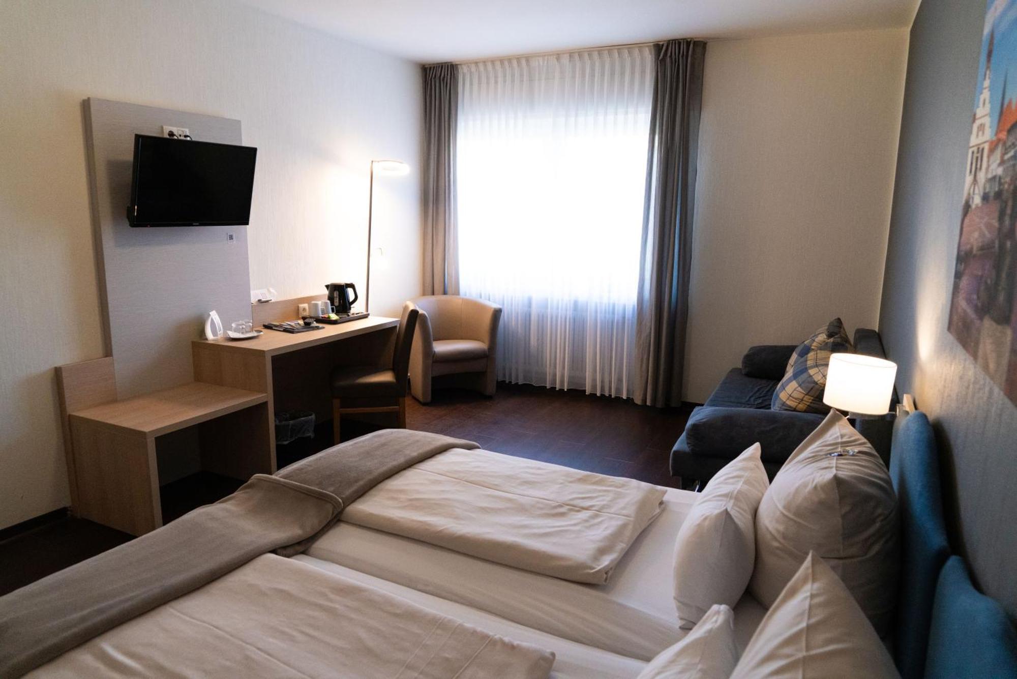 Hotel-Restaurant Kolpinghaus Линген Екстериор снимка